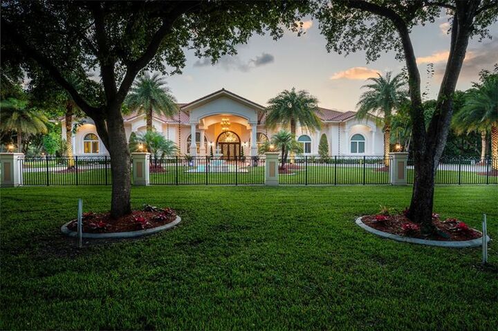 Property Photo:  5801 Estates Dr  FL 33330 