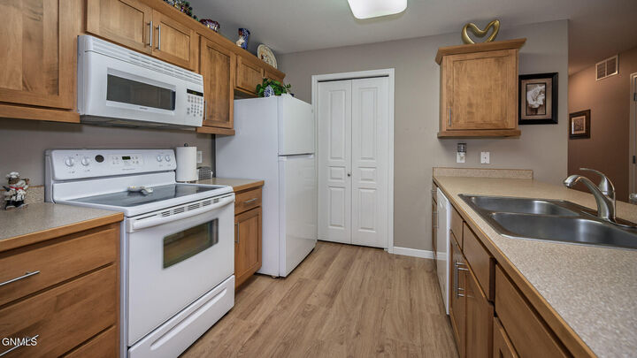 Property Photo:  2121 Sundancer Loop SE 3  ND 58554 