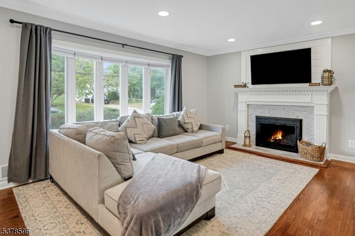Property Photo:  27 Earnshaw Pl  NJ 07013 