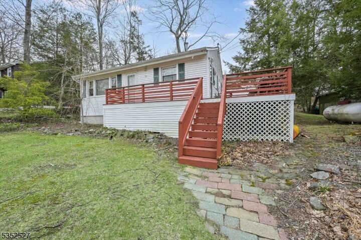 Property Photo:  16 Hampton Rd  NJ 07421 
