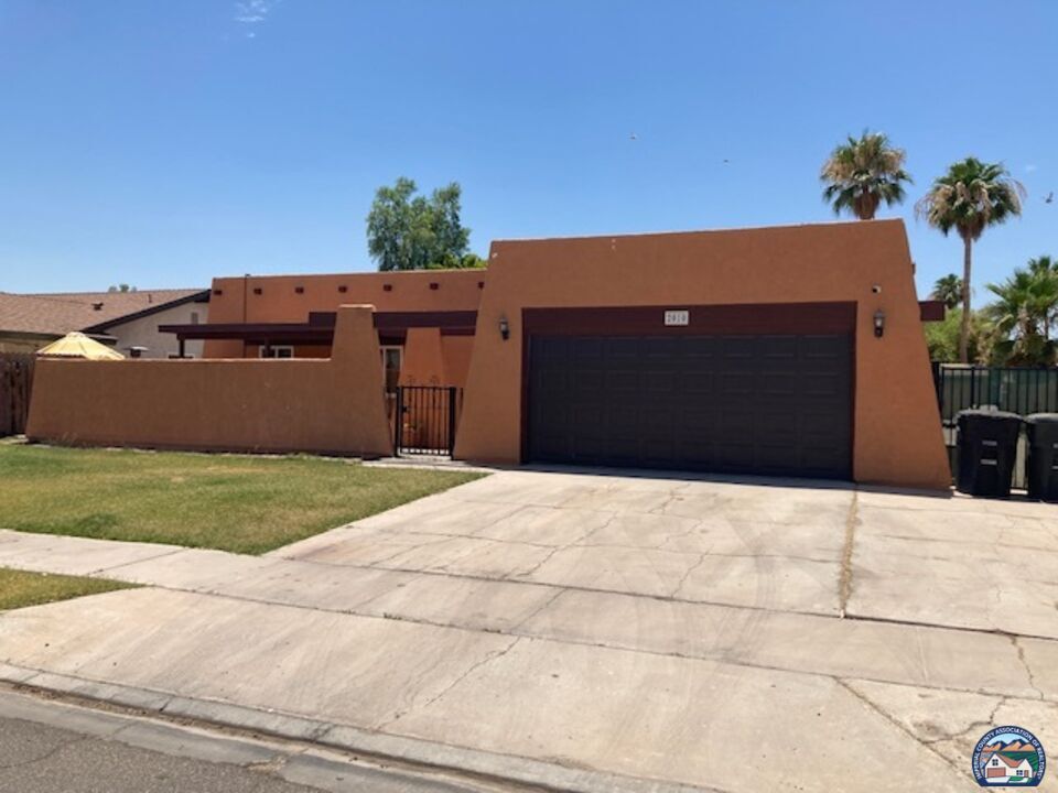 Property Photo: 2010 Willow Dr CA 92243