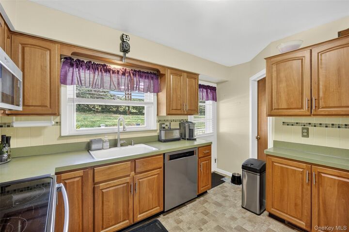 Property Photo:  6 Peters Road  NY 12533 
