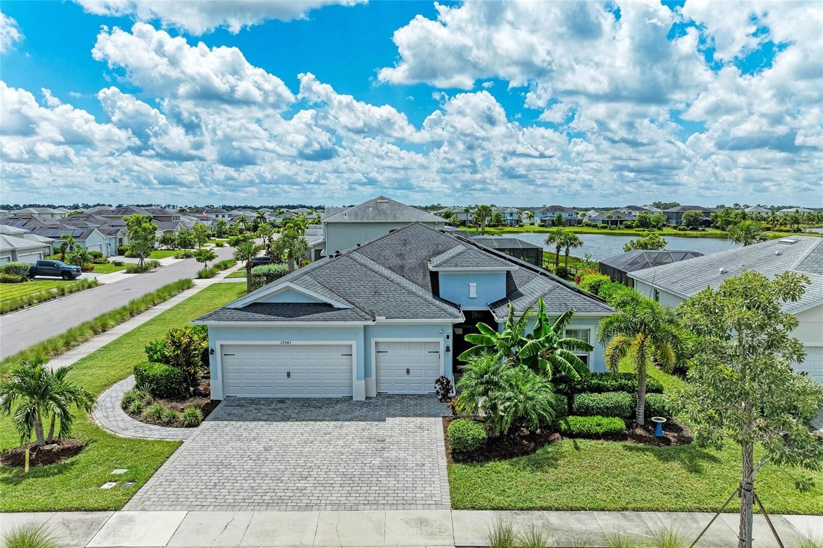 Property Photo:  17541 Wayside Bend  FL 33982 