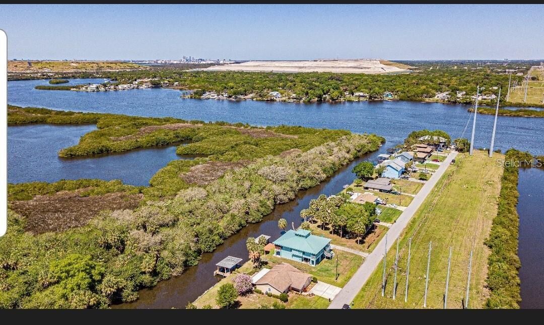 Property Photo: Bay Dr FL 33534