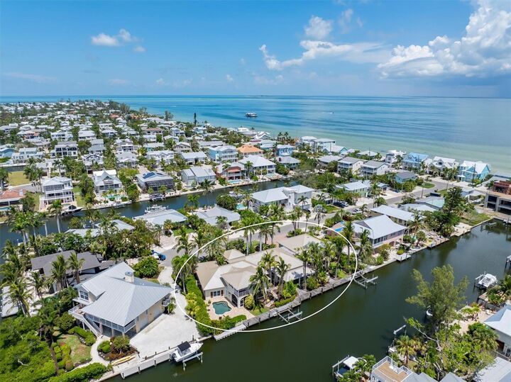 Property Photo:  513 Bayview Place  FL 34216 