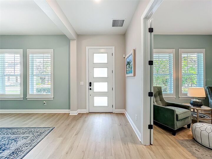 Property Photo: 3610 Chelsea Street FL 32803
