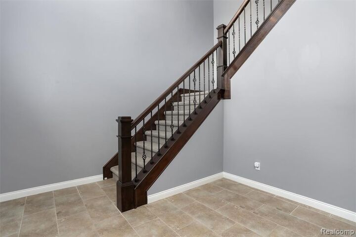 Property Photo:  2156 Austin Drive  MI 48316 2813 