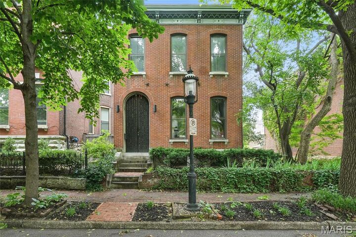 Property Photo:  913 Morrison Avenue  MO 63104 