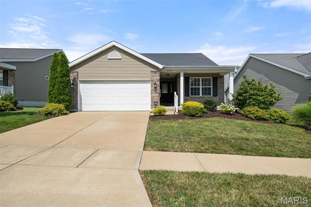 Property Photo: 2205 Hagenstone Terrace MO 63125