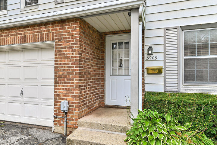 Property Photo:  5905 Dendron Ln  WI 53129 