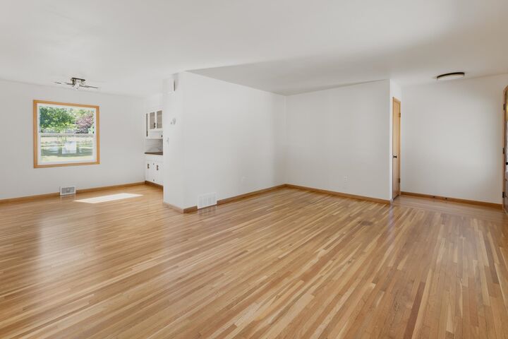 Property Photo:  801 NW 20th  ND 58703 
