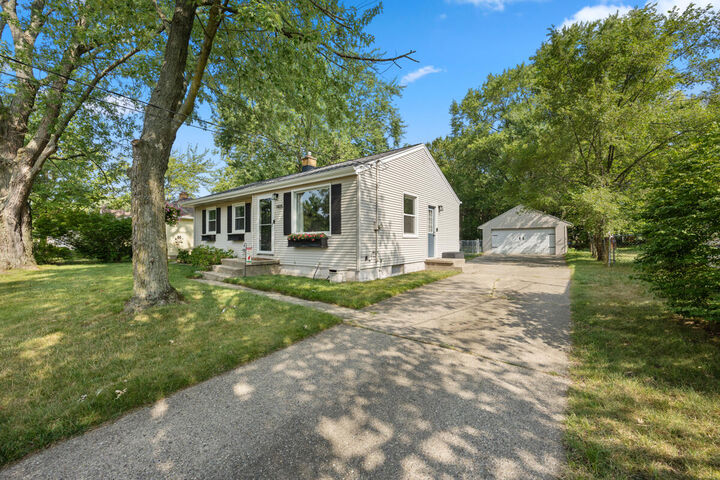 Property Photo: 1405 Mark Street NE MI 49525