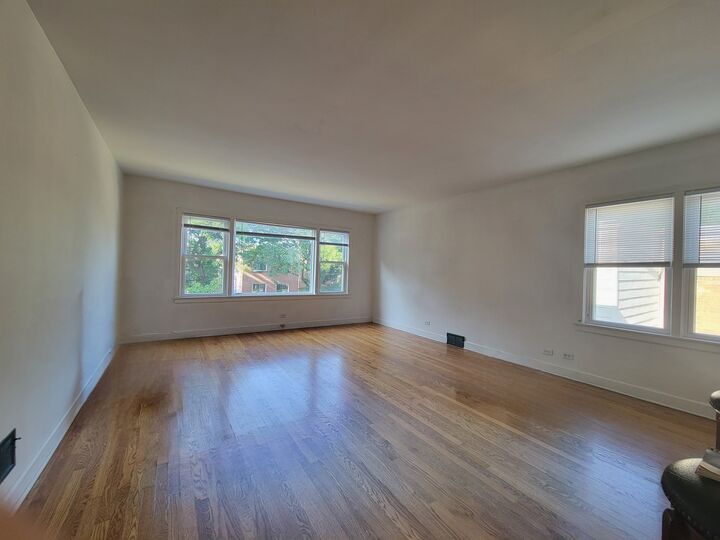 Property Photo:  2707 W Berwyn Street 2  IL 60625 
