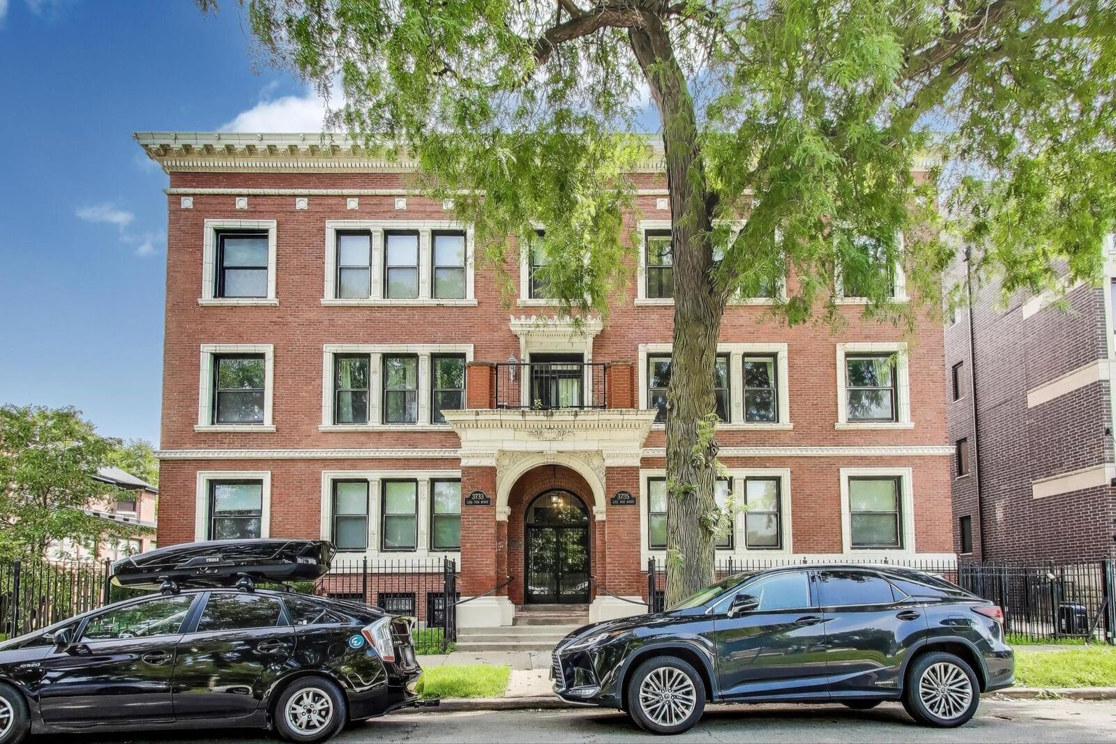 Property Photo:  3735 S Lake Park Avenue G  IL 60653 