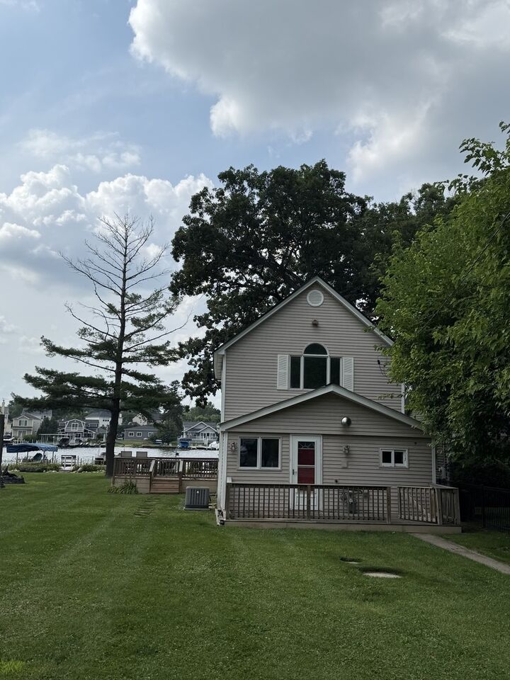 1809 N Woodlawn Park Avenue  McHenry IL 60051 photo