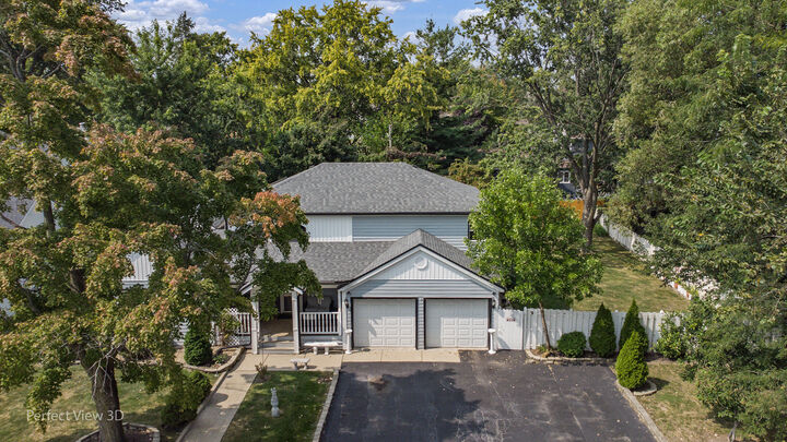 Property Photo: 0N632 Gables Boulevard IL 60187