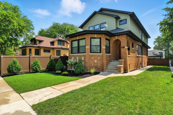 Property Photo:  9709 S Leavitt Street  IL 60643 