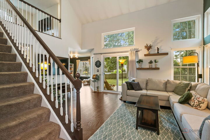 Property Photo: 1327 London Court IL 60030