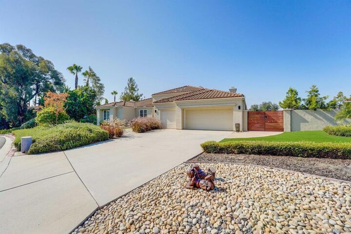 Property Photo:  2525 Monterey Gln  CA 92029 