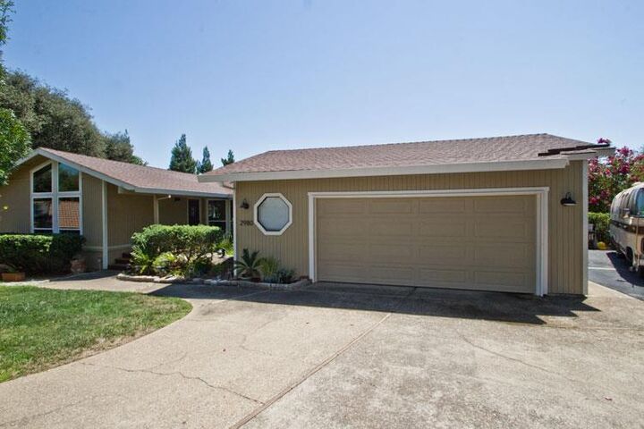 Property Photo: 2980 Calido Court CA 95682