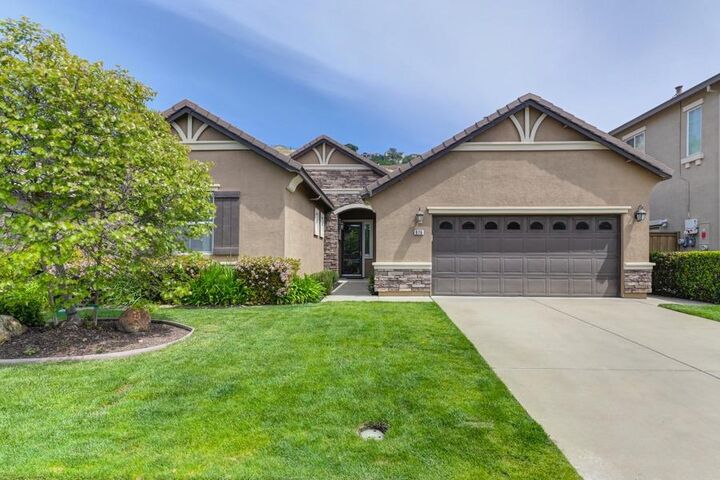 Property Photo: 975 Hildebrand Circle CA 95630