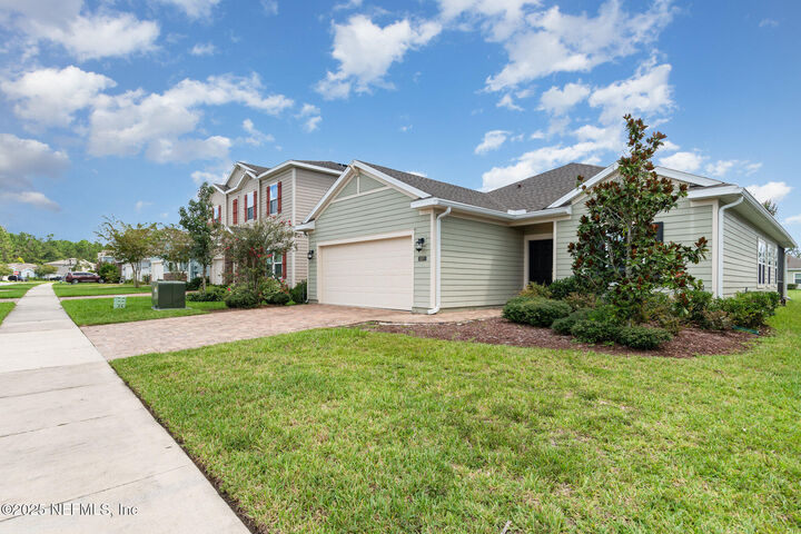 Property Photo: 337 St James Way FL 32065