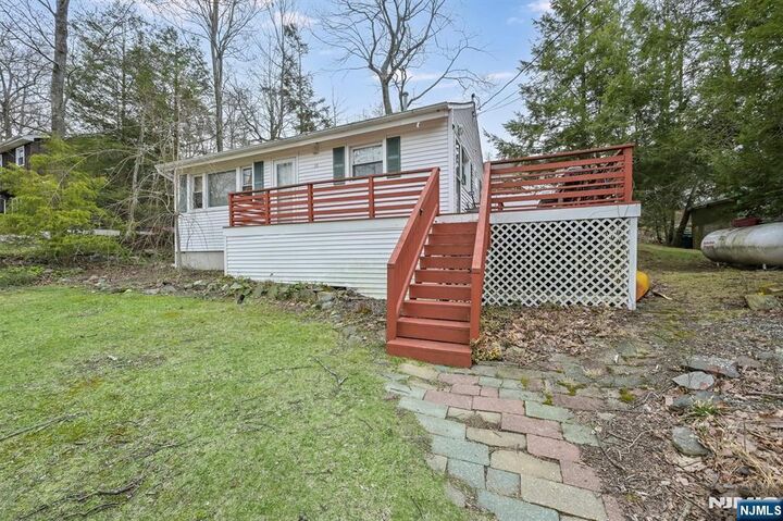 Property Photo:  16 Hampton  NJ 07421 