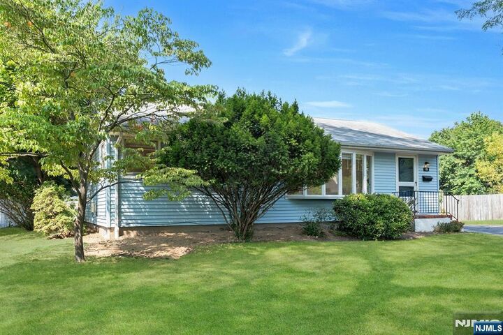 Property Photo:  105 Regis Court  NJ 07652 