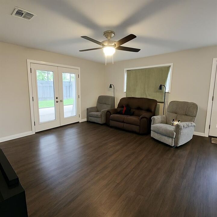 Property Photo:  104 Yorke Street  LA 70037 