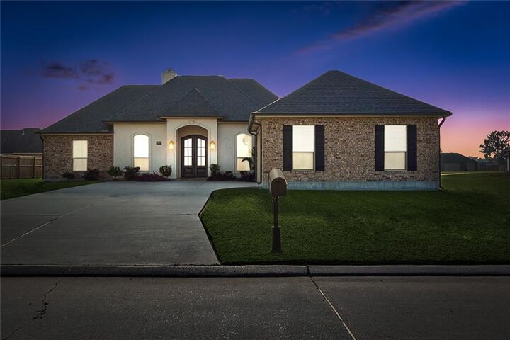 Property Photo: 1057 N Millet Drive LA 70052