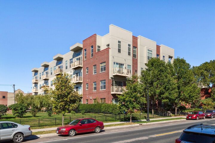 Property Photo:  3310 Nicollet Avenue 102  MN 55408 