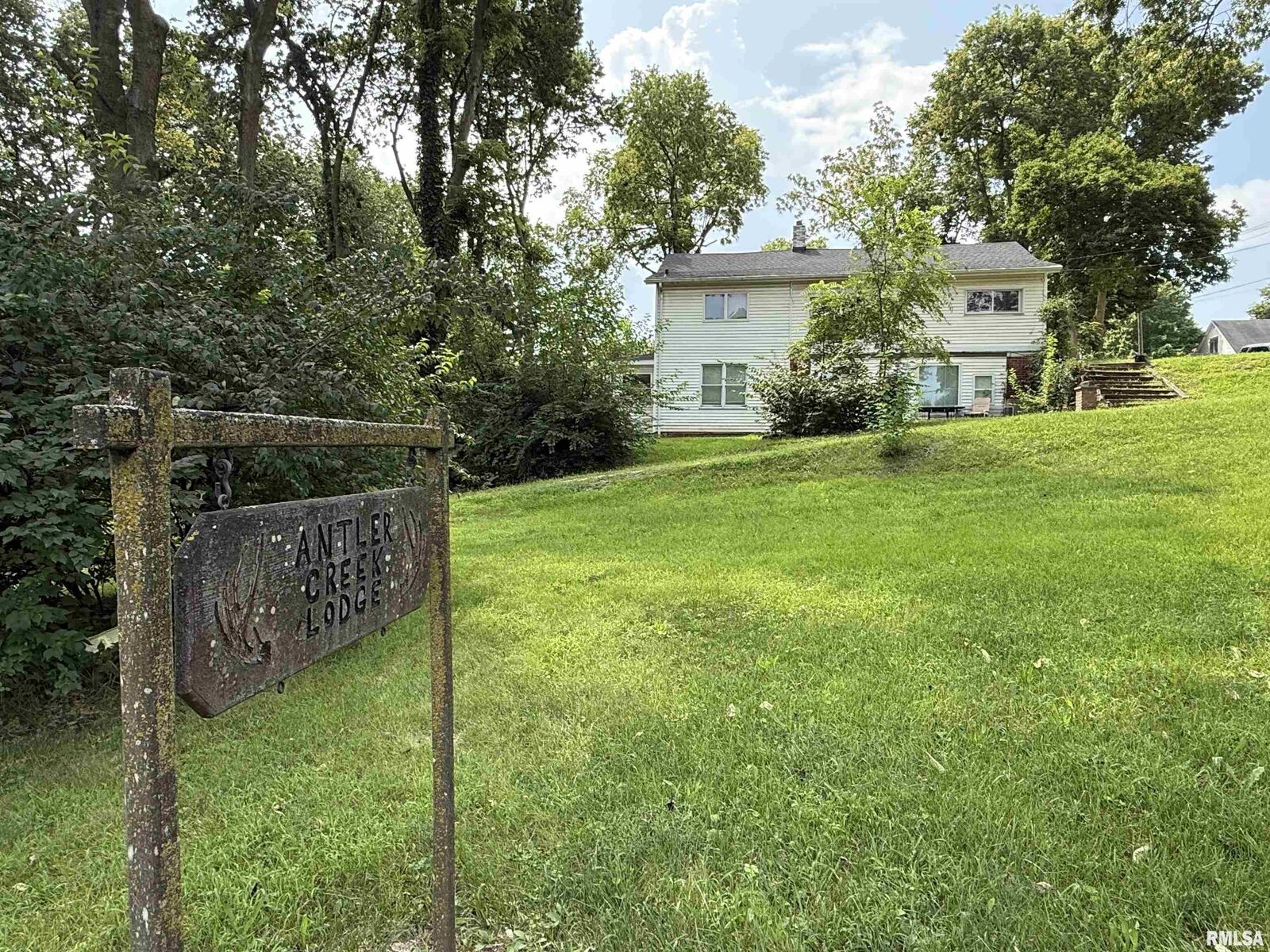 Property Photo:  611 S Broadway Street  IL 62644 