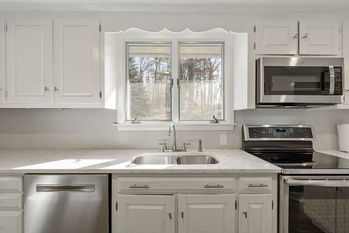 Property Photo:  21 Woodside Road  MA 01451 