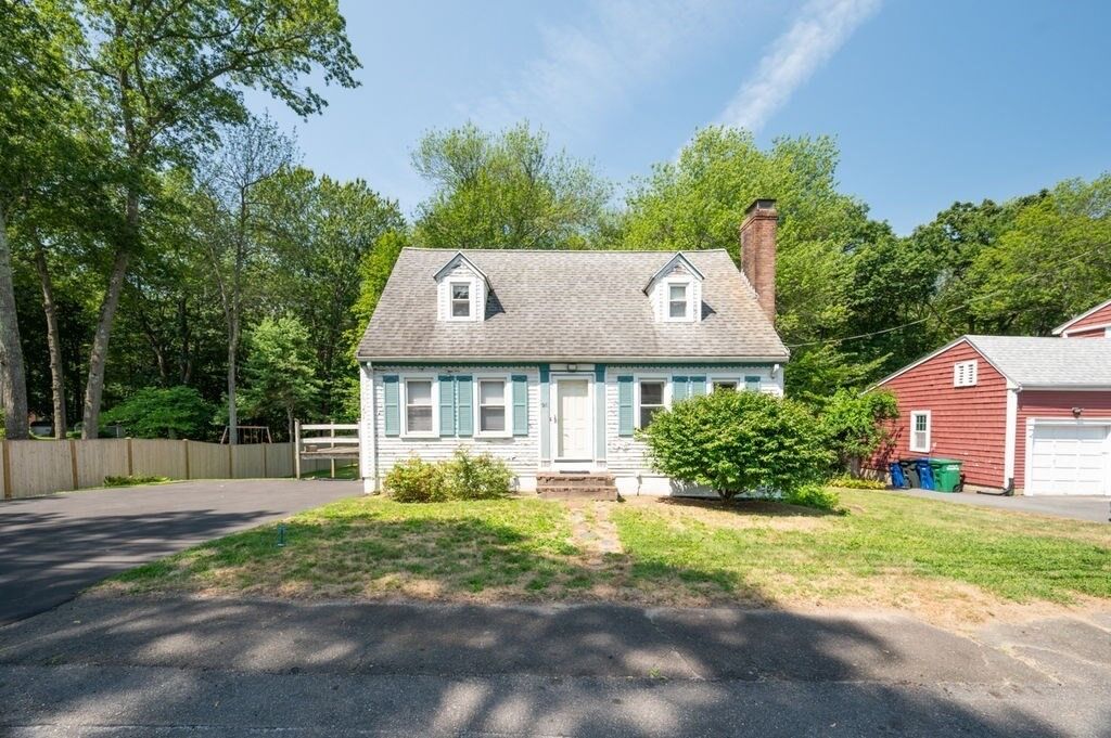 Property Photo:  98 John Carver Rd  MA 01867 