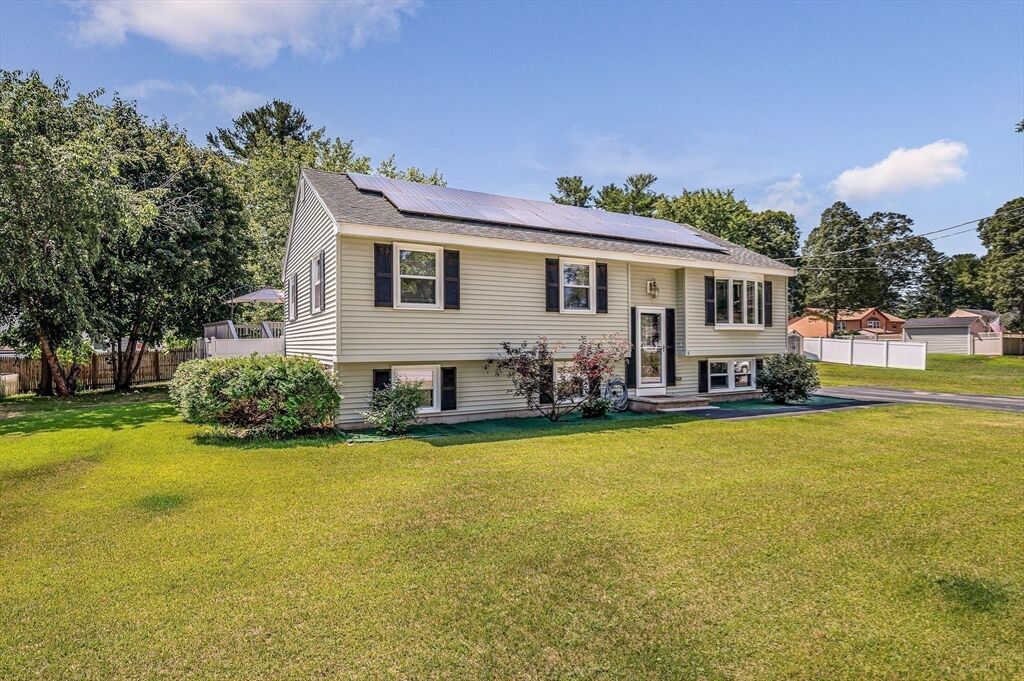 Property Photo:  6 Magnolia Ave  MA 01821 