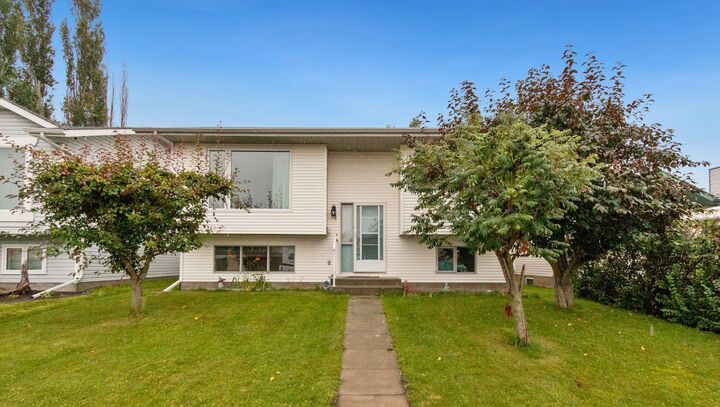 5241 Aspen Drive  Blackfalds AB T0M 0J0 photo