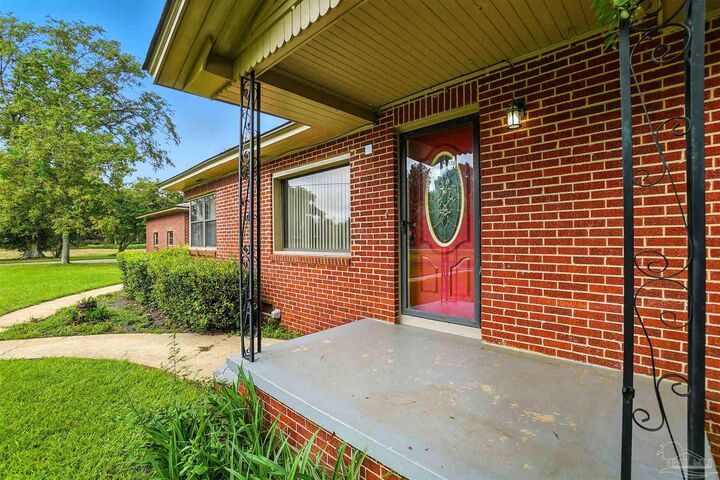 Property Photo:  4627 Spring St  FL 32565 