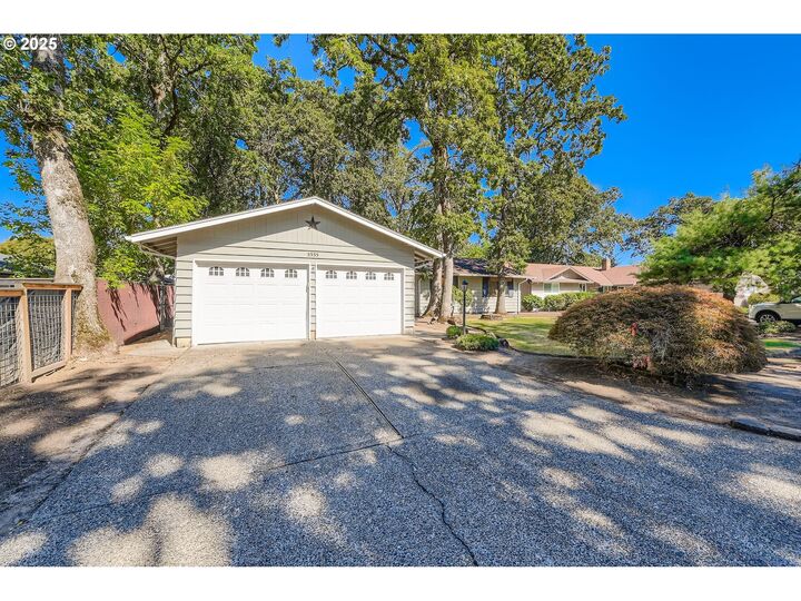 Property Photo:  5335 SE Roethe Rd  OR 97267 