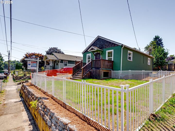Property Photo:  907 NW Greeley St  WA 98607 