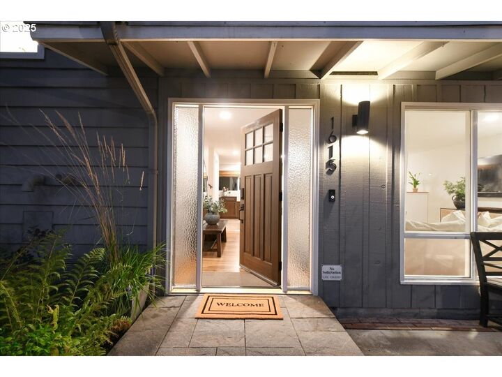 Property Photo:  1615 Hallinan St  OR 97034 