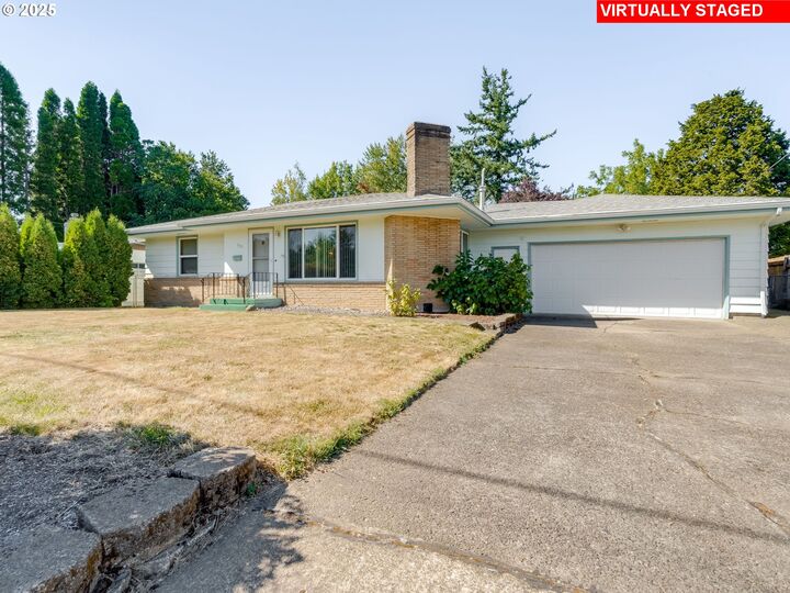 Property Photo:  935 SE 5th St  OR 97080 