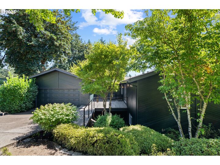 Property Photo:  2 Falstaff St  OR 97035 