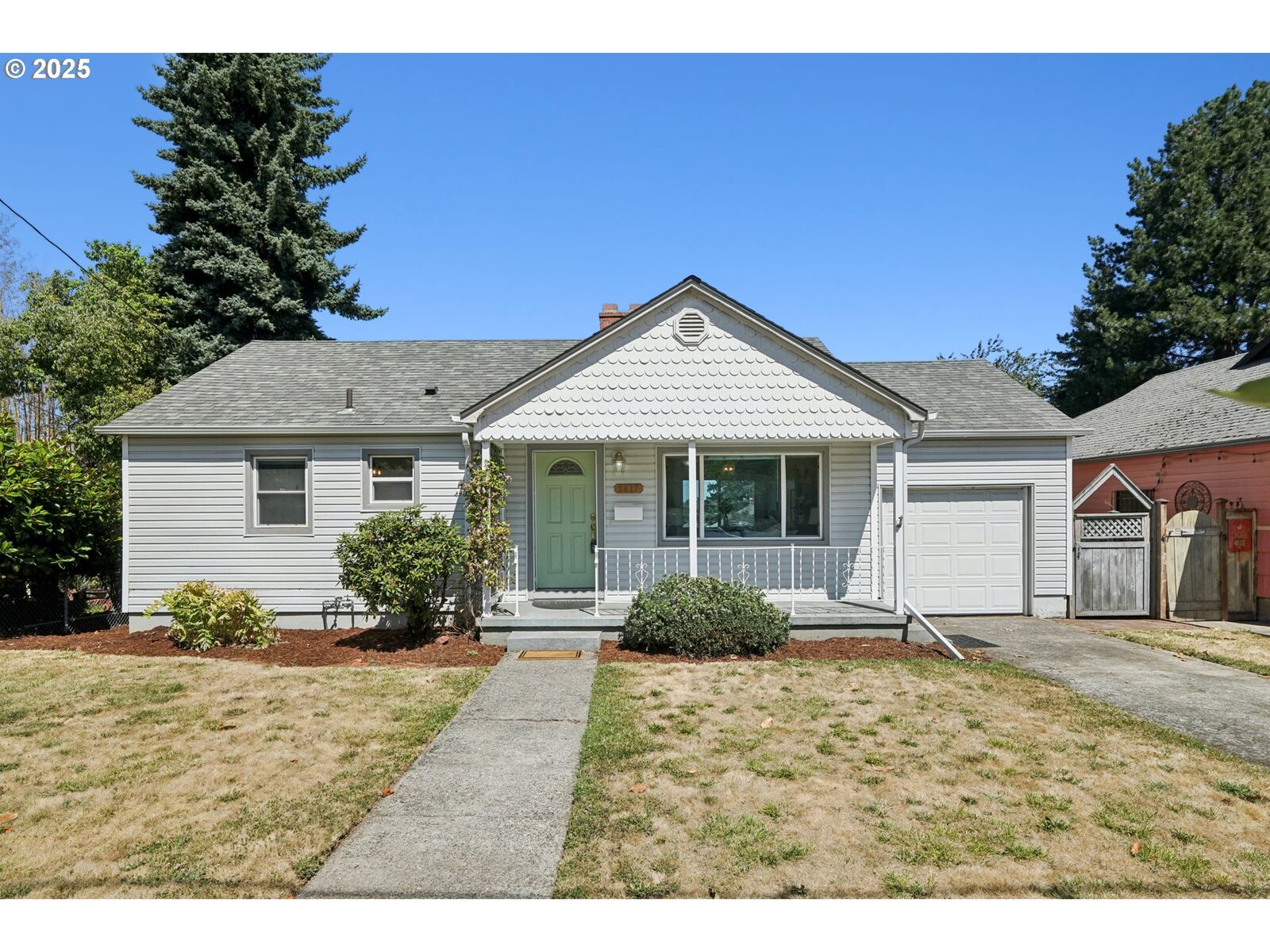 Property Photo:  3417 NE Liberty St  OR 97211 