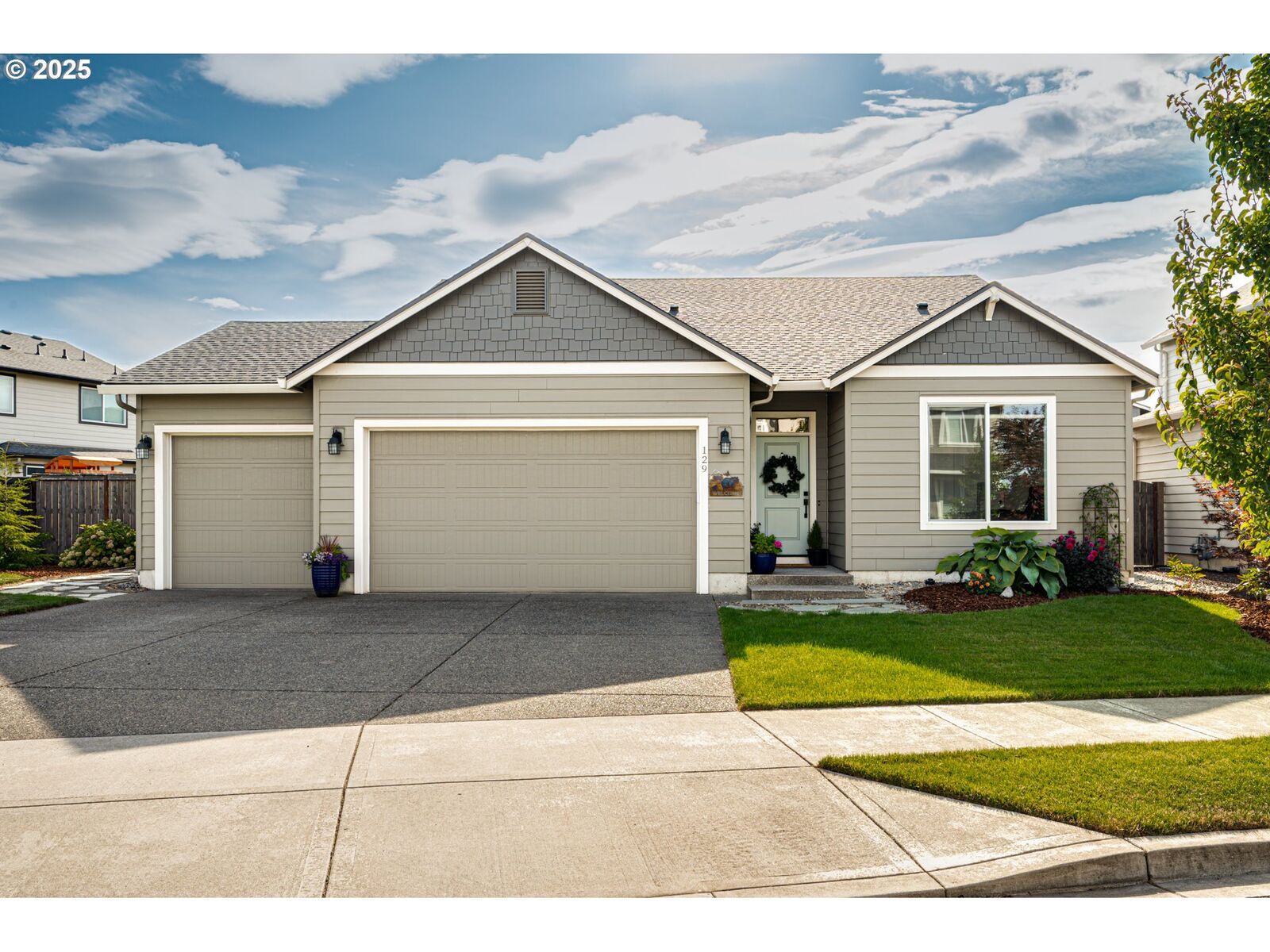 Property Photo:  129 N 88th Dr  WA 98642 