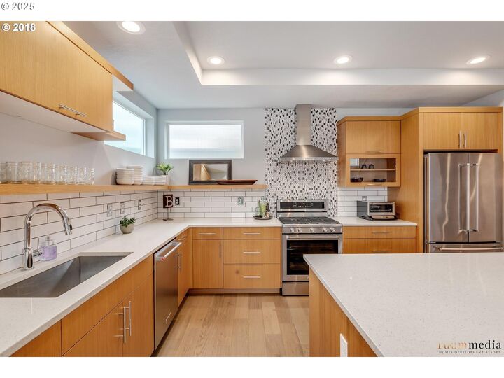 Property Photo:  2021 SE Woodward St  OR 97202 