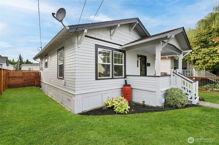 Property Photo:  245  Wells Avenue N  WA 98057 