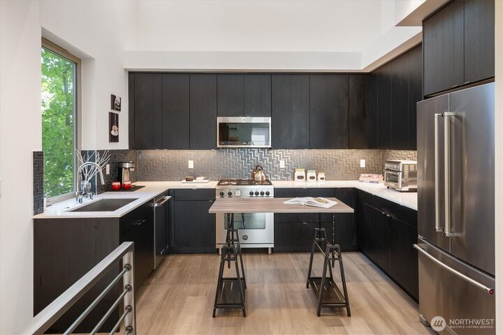 Property Photo:  551  28th Avenue  WA 98122 