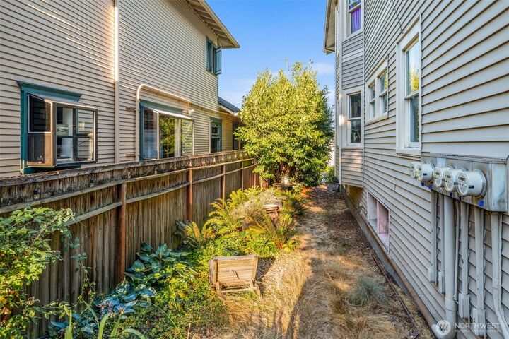 Property Photo:  4322  5th Avenue NW  WA 98107 