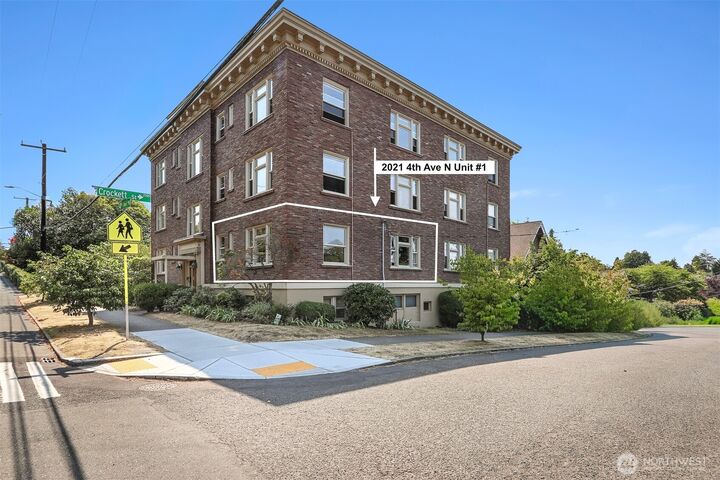 Property Photo:  2021  4th Avenue N 1  WA 98109 