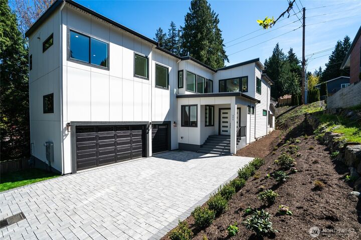955  103rd Avenue SE  Bellevue WA 98004 photo